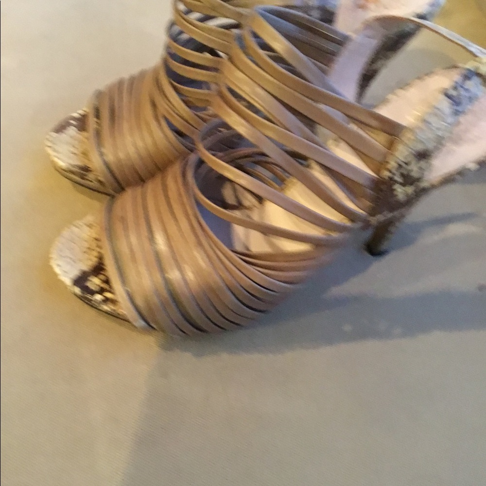 Shose - Picture 5 of 8